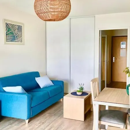 Appartement T1 Avec Piscine Et Terrasse Au Coeur De La Rochelle (Charente-Maritime)