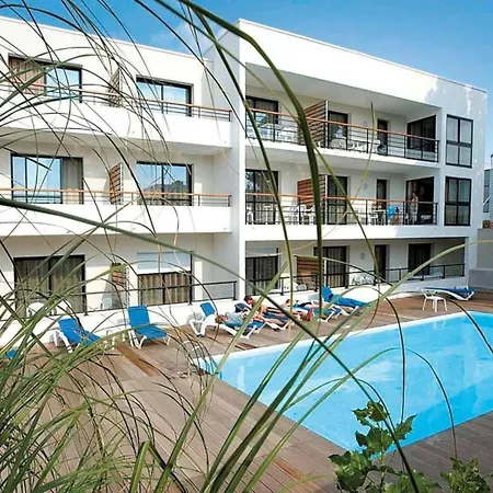 T1 Avec Piscine Et Terrasse Au Coeur De La Rochelle